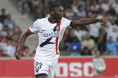 PSG's Randal Kolo Muani celebrates after scoring his side's third goal during the French League 1 soccer match between Lille and Paris Saint-Germain, in Villeneuve-d'Ascq, France, Sunday, Sept. 1, 2024. (AP Photo/Matthieu Mirville)