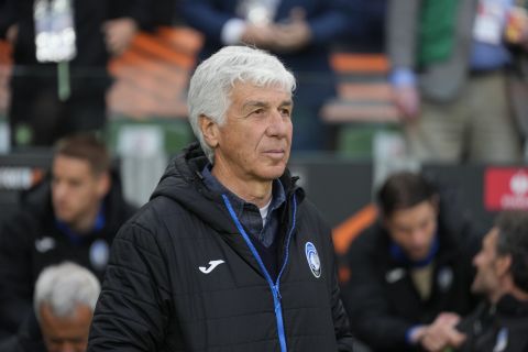 Atalanta's head coach Gian Piero Gasperini stands before the Europa League final soccer match between Atalanta and Bayer Leverkusen at the Aviva Stadium in Dublin, Ireland, Wednesday, May 22, 2024. (AP Photo/Kirsty Wigglesworth)