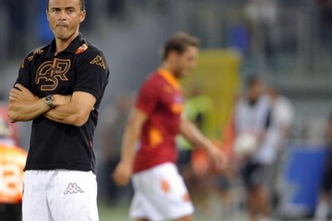 AS Roma coach  coach Luis Enrique, of Spain, looks on as team captain Francesco Totti, background right, leaves the pitch during a UEFA Europa League playoff second leg soccer match against Slovan Bratislava, at Rome's Olympic stadium, Thursday, Aug. 25, 2011. (AP Photo/Alfredo Falcone, LaPresse) ITALY OUT