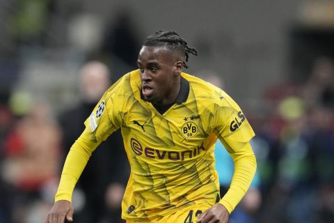 Dortmund's Jamie Bynoe-Gittens controls the ball during the Champions League group F soccer match between AC Milan and Borussia Dortmund at the San Siro stadium in Milan, Italy, Tuesday, Nov. 28, 2023. (AP Photo/Antonio Calanni)