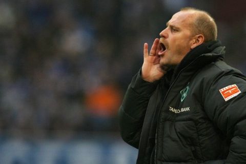 RESTRICTIONS / EMBARGO - ONLINE CLIENTS MAY USE UP TO SIX IMAGES DURING EACH MATCH WITHOUT THE AUTHORISATION OF THE DFL. NO MOBILE USE DURING THE MATCH AND FOR A FURTHER TWO HOURS AFTERWARDS IS PERMITTED WITHOUT THE AUTHORISATION OF THE DFL. Werder Bremen's head coach Thomas Schaaf shouts instructions during the German first division Bundesliga football match FC Schalke 04 vs Werder Bremen in the western German city of Gelsenkirchen on November 20, 2010. Schalke won the match 4-0.  AFP PHOTO / PATRIK STOLLARZ (Photo credit should read PATRIK STOLLARZ/AFP/Getty Images)