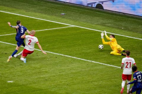 Wout Weghorst of the Netherlands, left, scores his side's second goal with his team mates during a Group D match between Poland and the Netherlands at the Euro 2024 soccer tournament in Hamburg, Germany, Sunday, June 16, 2024. (AP Photo/Petr Josek)