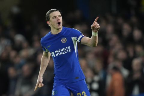 Chelsea's Conor Gallagher celebrates after scoring from his shot in the penalty shoot out during the English League Cup quarterfinal soccer match between Chelsea and Newcastle United at Stamford Bridge in London, Tuesday, Dec. 19, 2023. Chelsea went onto win the match 4-2 on penalties after the game ended in a 1-1 draw. (AP Photo/Kirsty Wigglesworth)