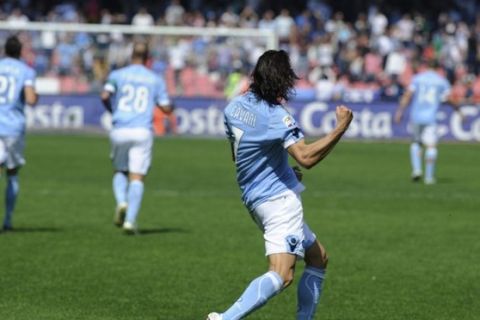 Napoli's Edinson Cavani (C) celebrates on April 3, 2011 after scoring against Lazio during his team's Serie A football match at the San Paolo stadium in Naples. Napoli won 4-3.                                             AFP PHOTO / ROBERTO SALOMONE (Photo credit should read ROBERTO SALOMONE/AFP/Getty Images)