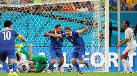 RECIFE, BRAZIL - JUNE 29:  (CHINA OUT, SOUTH KOREA OUT) Sokratis Papastathopoulos of Greece celebrates scoring his team's first goal during the 2014 FIFA World Cup Brazil Round of 16 match between Costa Rica and Greece at Arena Pernambuco on June 29, 2014 in Recife, Brazil.  (Photo by The Asahi Shimbun via Getty Images)