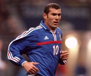 23 Feb 2000:  Zinedine Zidane of France during the International Friendly against Poland at the Stade de France in Paris. France won 1-0. \ Mandatory Credit: Mike Hewitt /Allsport