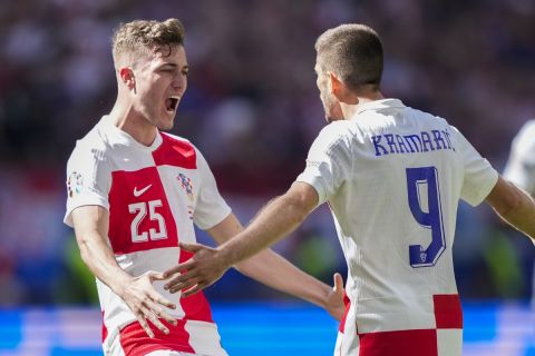 Οι Κροάτες πανηγυρίζουν τα γκολ