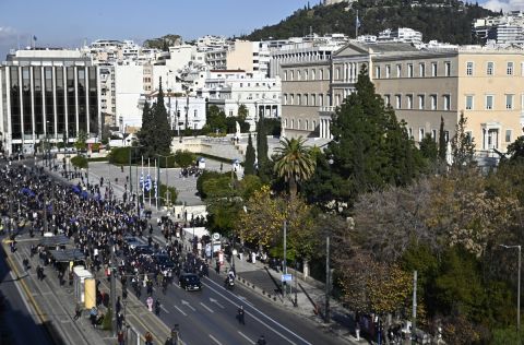 Η εξόδιος ακολουθία του Κώστα Σημίτη