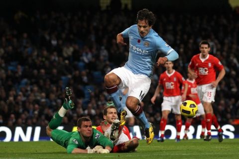 MANCHESTER, ENGLAND - NOVEMBER 13:  Ben Foster and Roger Johnson of Birmingham City stop Roque Santa Cruz of Manchester City during the Barclays Premier League match between Manchester City and Birmingham City at City of Manchester Stadium on November 13, 2010 in Manchester, England.  (Photo by Alex Livesey/Getty Images)