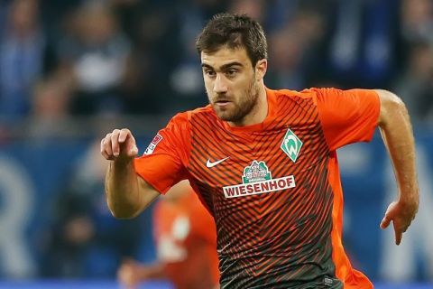 firo.Fußball,Fussball,                           10.11.2012.1.Bundesliga, Saison 2012/2013.FC Schalke 04 - Werder Bremen 2:1.Einzelaktion Sokratis Papastathopoulos..$worldrightsEs gelten unsere AGB, einsehbar auf.www.firosportphoto.de.copyright by firo sportphoto:.Coesfelder Str.207.48249 Dülmen.www.firosportphoto.de.mail@firosportphoto.de.(V o l k s b a n k   B o c h u m - W i t t e n ).BLZ.: 430 601 29.Kt. Nr.: 341 117 100.Tel:  02594 - 9916004.Fax: 02594 - 9916005