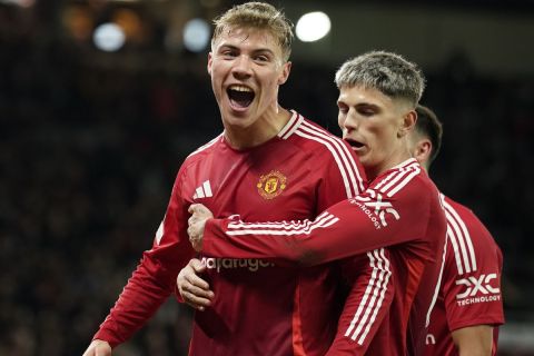 Manchester United's Rasmus Hojlund celebrates after scoring his side's second goal during the Europa League opening phase soccer match between Manchester United and Bodo Glimt, at the Old Trafford stadium in Manchester, England, Thursday, Nov. 28, 2024. (AP Photo/Dave Thompson)