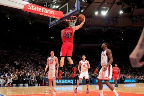 NEW YORK, NY - FEBRUARY 09:  Blake Griffin #32 of the Los Angeles Clippers dunks the ball against the New York Knicks at Madison Square Garden on February 9, 2011 in New York City. NOTE TO USER: User expressly acknowledges and agrees that, by downloading and/or using this Photograph, User is consenting to the terms and conditions of the Getty Images License Agreement. The Clippers defeated the Knicks 116-108.  (Photo by Chris Trotman/Getty Images)