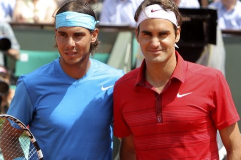 Switzerland's Roger Federer, right, and Spain's Rafael Nadal pose before the men's final match for the French Open tennis tournament at the Roland Garros stadium, Sunday, June 5, 2011, in Paris. (AP Photo/Michel Euler)