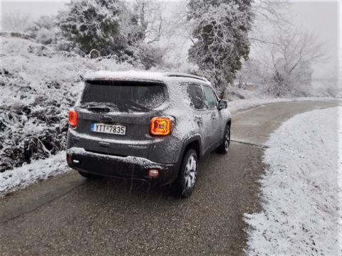 Οδηγώντας το νέο Plug-in hybrid Jeep Renegade 4xe