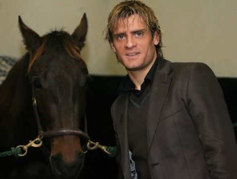 Jerome Rothen proprietaire du cheval Rusee d Arbaz - Hippisme - Prix des Camelias - 06.12.2007 - Vincennes - largeur attitude pose portrait echo echos foot fooball paris saint germain PSG