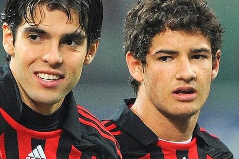 A.C. Milan's Brazilian midfielder Kaka (L) and teammate countryman forward Pato looks on, during AC Milan vs Napoli, Italian serie A football match at San Siro stadium in Milan, 13 January 2008.  AFP PHOTO / ALBERTO PIZZOLI