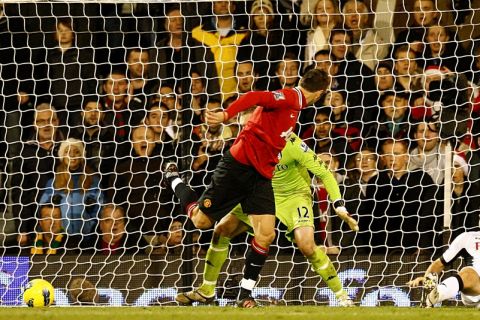 Soccer - Barclays Premier League - Fulham v Manchester United - Craven Cottage. Manchester United's Dimitar Berbatov scores his side's fifth goal of the game  URN:12344338