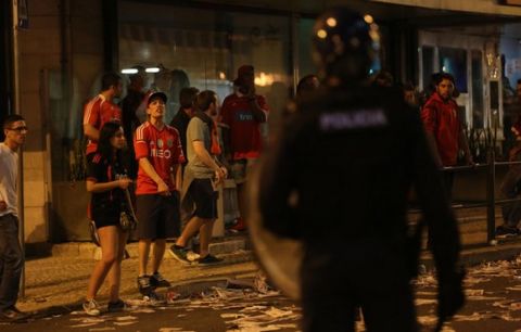 Επεισόδια και ξύλο μετά το Γκιμαράες - Μπενφίκα 