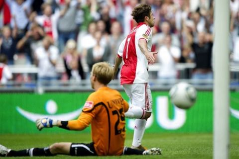 Ajax Amsterdam's Miralem Sulejmani celebrates after scoring a goal against Heerenveen goalkeeper Brian Vandenbussche (L) during the Dutch Eredivie football match Ajax Amsterdam vs sc Heerenveen in Amsterdam on August 14, 2011.  AFP PHOTO / ANP / OLAF KRAAK
netherlands out - belgium out (Photo credit should read OLAF KRAAK/AFP/Getty Images)