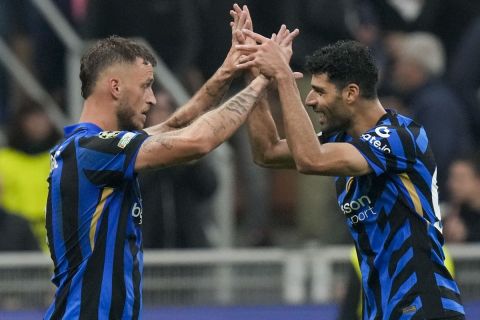 Inter Milan's Marko Arnautovic, left, celebrates with Inter Milan's Mehdi Taremi after scoring his side's second goal during the Champions League opening phase soccer match between Inter Milan and Red Star, at the San Siro stadium in Milan, Italy, Tuesday, Oct. 1, 2024. (AP Photo/Luca Bruno)