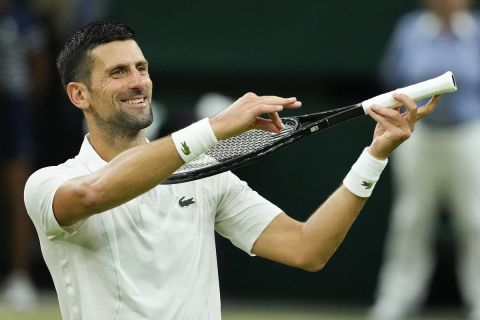 Wimbledon: Ο Τζόκοβιτς κέρδισε με συνοπτικές διαδικασίες τον Ρούνε και πέρασε στα προημιτελικά του βρετανικού Όπεν