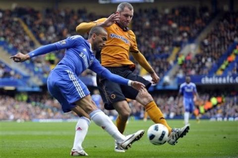 Chelsea's Jose Bosingwa, left, and Wolverhampton Wanderers' Jelle Van Damme in action during their English Premier League soccer match at Stamford Bridge, London, Saturday, Oct. 23, 2010. (AP Photo/Lennart Preiss) ** NO INTERNET/MOBILE USAGE WITHOUT FOOTBALL ASSOCIATION PREMIER LEAGUE (FAPL) LICENCE - CALL +44 (0)20 7864 9121 or EMAIL info@football-dataco.com FOR DETAILS **