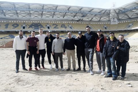 Η ομάδα μπάσκετ της ΑΕΚ με τον Αραούχο στην OPAP Arena