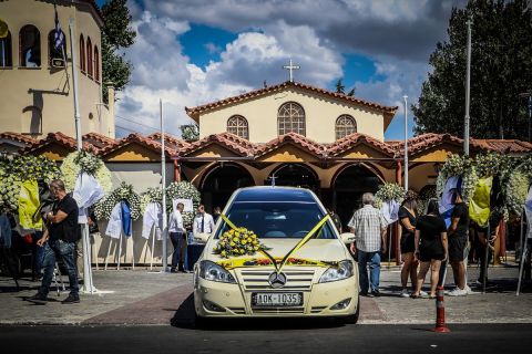 Στα χρώματα της αγαπημένης του ομάδας ήταν η στολισμένη η νεκροφόρα