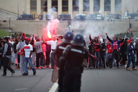 Το ξέφρενο πανηγύρι στους δρόμους του Παρισιού