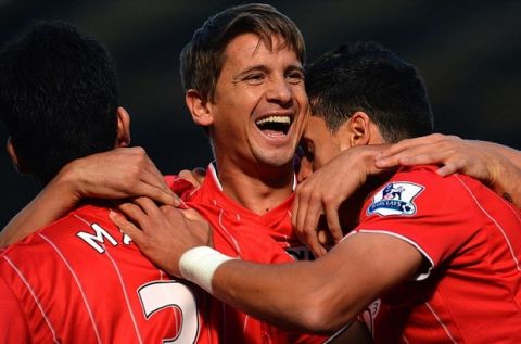 Southampton's Uruguayan midfielder Gaston Ramirez (2nd L) celebrates with team-mates after scoring the opening goal during the English Premier League football match between Everton and Southampton at Goodison Park in Liverpool, north-west England on September 29, 2012. AFP PHOTO/PAUL ELLIS

RESTRICTED TO EDITORIAL USE. No use with unauthorized audio, video, data, fixture lists, club/league logos or live services. Online in-match use limited to 45 images, no video emulation. No use in betting, games or single club/league/player publicationsPAUL ELLIS/AFP/GettyImages