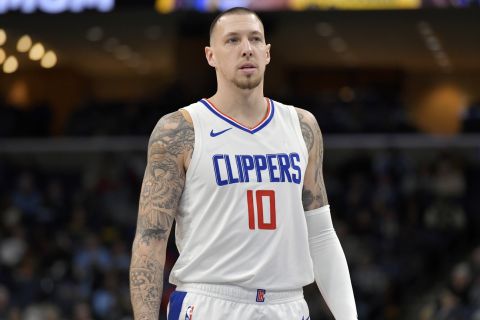 Los Angeles Clippers center Daniel Theis (10) plays in the first half of an NBA basketball game against the Memphis Grizzlies Friday, Jan. 12, 2024, in Memphis, Tenn. (AP Photo/Brandon Dill)