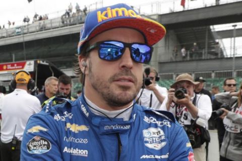 Ο Φερνάντο Αλόνσο πριν από αγώνα στο IndyCar Indy 500