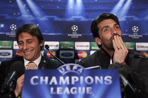 Juventus manager Antonio Conte (L) laughs as goalkeeper Gianluigi Buffon reacts during a news conference ahead of their Champions League soccer match against Celtic, at Celtic Park stadium in Glasgow, Scotland February 11, 2013. REUTERS/David Moir (BRITAIN - Tags: SPORT SOCCER)