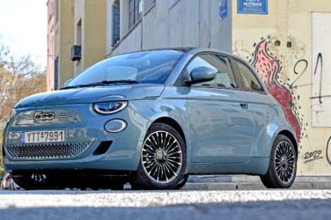 Στο δρόμο με το ηλεκτρικό Fiat 500e