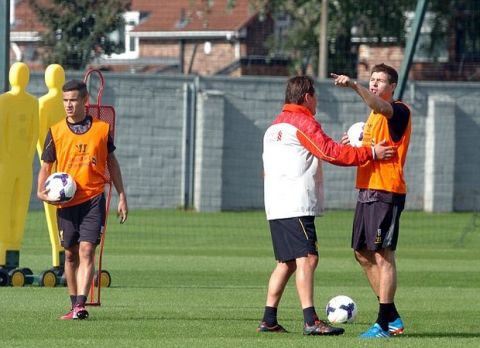  PICTURE BY CHRIS NEILL - 07930-353682 - STEVEN GERRARD HAD TO BE HELD BACK FROM CONFRONTING A CRAZED MEMBER OF THE PUBLIC TODAY DURING TRAINING.....THE INCIDENT TOOK PLACE AS ENGLAND CAPTAIN GERRARD WAS PRACTICING FREE KICKS WITH FELLOW PLAYER PHILPPE COUTINHO...THE UNAMED MALE CLIMBED THE WALL AT THE CLUBS MELWOOD TRAINING GROUND AND BEGAN SHOUTING ABUSE AT THE LIVERPOOL CAPTAIN......AT FIRST HE IGNORED THE ABUSE BUT WHEN IT GOT PERSONAL HE REACTED....THE MALE SHOUTED.....''I KNOW WHERE YOU LIVE YA PRICK....I''LL BURN YOUR FUCKIN HOUSE DOWN''.....LIVERPOOL ASSISTANT MANAGER COLIN PASCOE HELD GERRARD BACK AS HE WENT TO CONFRONT HIM....AT THAT POINT THE CLUB KIT MANAGER LEE RADCLIFFE RAN FROM THE FOOTBALL FIELD AND OUTSIDE THE TRAINING GROUND BUT AS HE DID THE MALE RODE OFF ON HIS BIKE BEFORE SHOUTING.....''I'LL KILL YOU AND YOUR FUCKING KIDS''.....