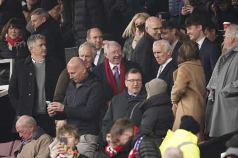 Former Manchester United coach Alex Ferguson, centre, waits for the start of an English Premier League soccer match between Manchester United and Everton at the Old Trafford stadium in Manchester, England, Saturday, March 9, 2024. (AP Photo/Dave Thompson)