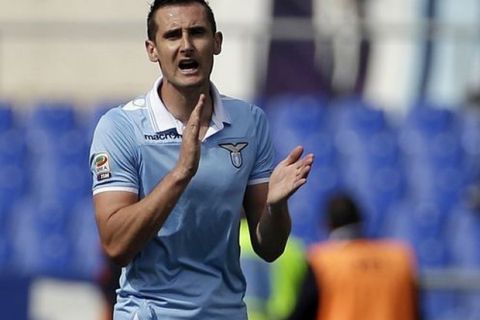 Lazio's Miroslav Klose, of Germany, celebrates after scoring during a Serie A soccer match between Lazio and Bologna in Rome, Sunday, May 5, 2013. (AP Photo/Gregorio Borgia) Italy Soccer Serie A