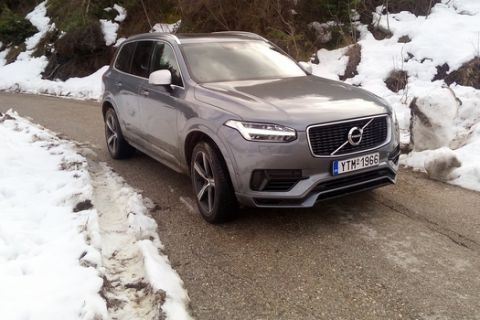 Οδηγώντας το υβριδικό Volvo XC90