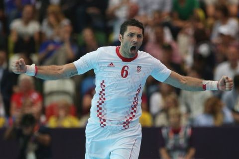 LONDON, ENGLAND - AUGUST 06: Blazenko Lackovic of Croatia celebrates a point during the Men's Handball preliminaries group B match between Spain and Croatia on Day 10 of the London 2012 Olympic Games at the Copper Box on August 6, 2012 in London, England.  (Photo by Jeff Gross/Getty Images)