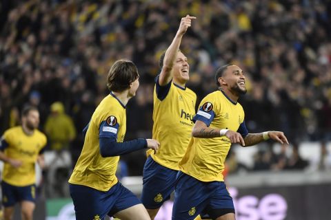 Union SG's Loic Lapoussin, right, is congratulated after scoring his sides third goal during the Europa League round of 16, second leg, soccer match between Union SG and Union Berlin at Anderlecht stadium in Brussels, Thursday, March 16, 2023. (AP Photo/Geert Vanden Wijngaert)