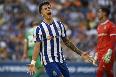 FC Porto's Spanish midfielder #17 Ivan Jaime reacts after missing a chance to score a goal during the Portuguese League football match between FC Porto and Rio Ave FC at the Dragao stadium in Porto, on August 24, 2024. (Photo by MIGUEL RIOPA / AFP)