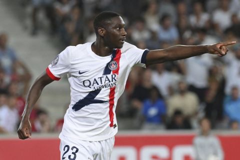 PSG's Randal Kolo Muani celebrates after scoring his side's third goal during the French League 1 soccer match between Lille and Paris Saint-Germain, in Villeneuve-d'Ascq, France, Sunday, Sept. 1, 2024. (AP Photo/Matthieu Mirville)