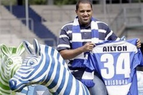 Forward Ailton from Brazil is presented as new player for German first division, Bundesliga, soccer club MSV Duisburg at the MSV Arena in Duisburg, Germany, Saturday, July 14, 2007. The zebra is the mascot of the club (AP Photo/Martin Meissner)