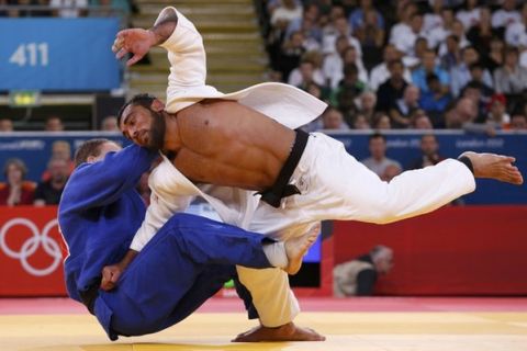 Greece's Ilias Iliadis fights with Lithuania's Karolis Bauza (blue) during their men's -90kg elimination round of 16 judo match at the London 2012 Olympic Games August 1, 2012.                 REUTERS/Kim Kyung-Hoon (BRITAIN  - Tags: SPORT OLYMPICS SPORT JUDO)  