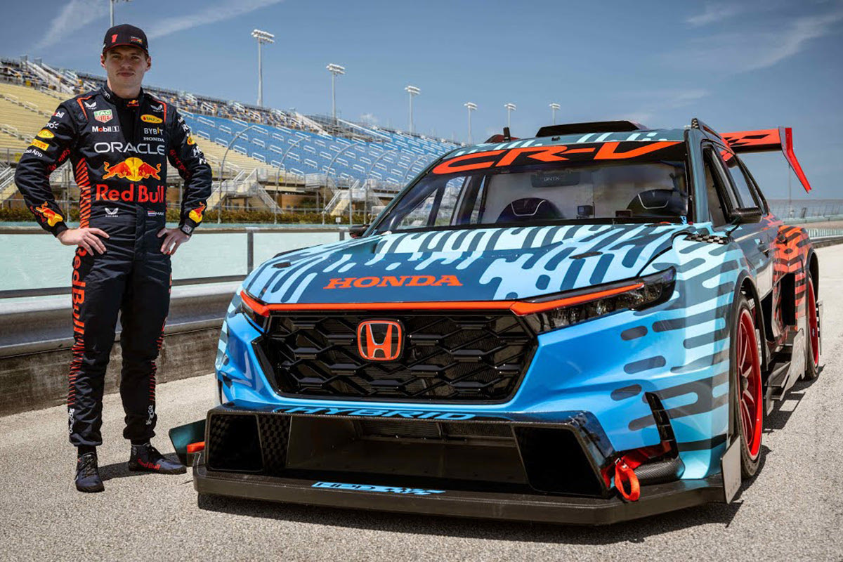 Ο Φερστάπεν οδηγεί “το θηρίο” Honda CR-V Hybrid Racer