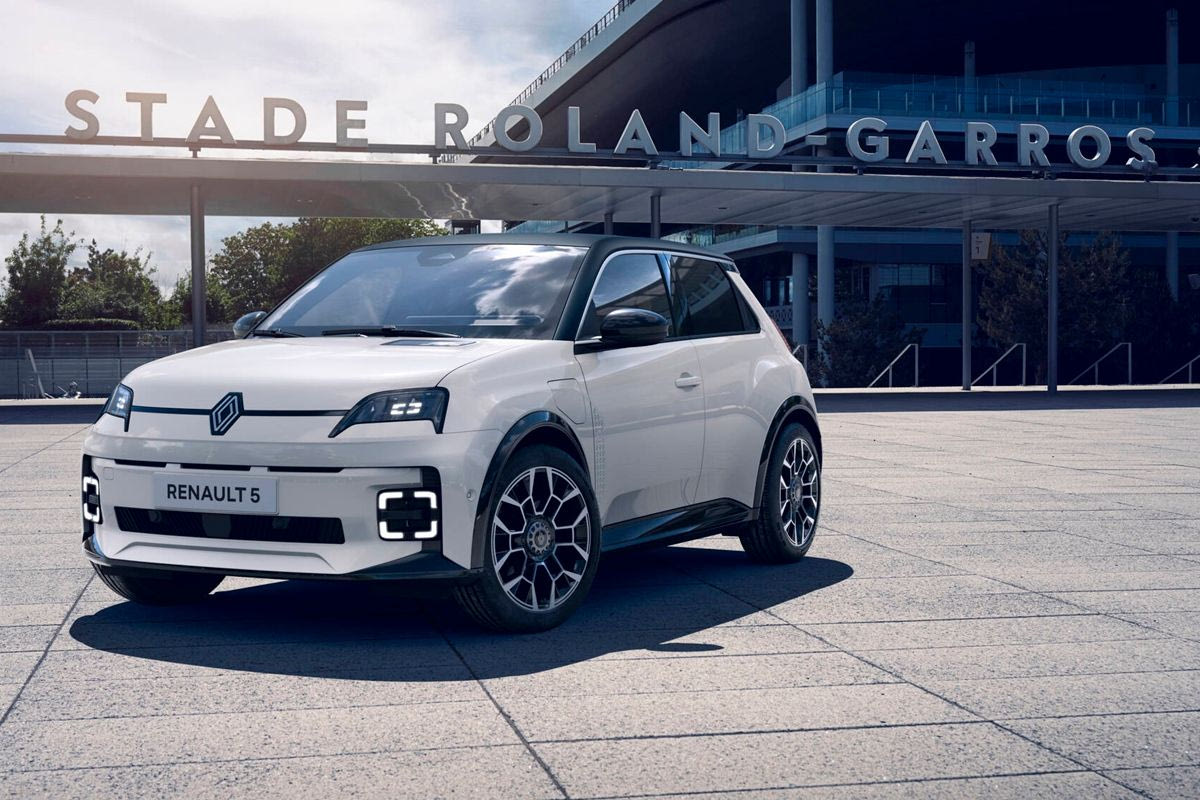 Η Renault και πάλι στο Roland-Garros, αυτή τη φορά με την ωραιότερη αυτοκινητιστική αναβίωση