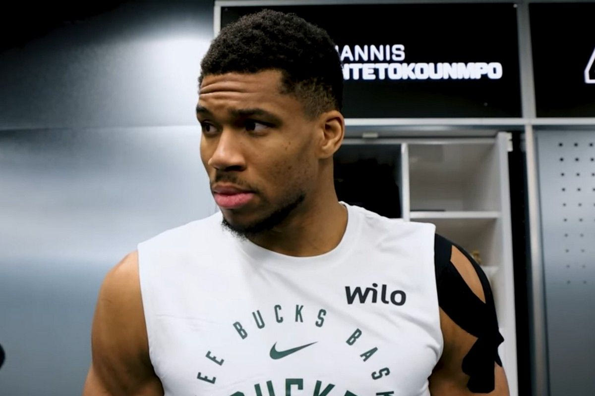 NBA, Γιάννης Αντετοκούνμπο: “Η μπάλα είναι σαν ένα βάζο με μπισκότα, όταν η μαμά λέει ότι μπορείς να φας μόνο ένα, τότε βιάζεσαι και μπαίνεις σε μπελάδες”