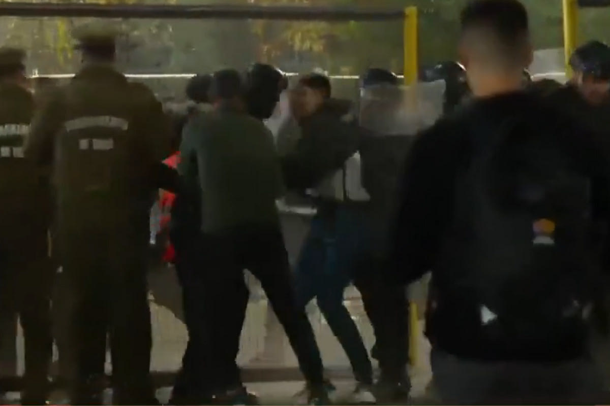 Τραγωδία στη Χιλή: Νεκροί δύο οπαδοί πριν από ματς του Copa Libertadores έπειτα από επεισόδια με την αστυνομία, κατέρρευσε κιγκλίδωμα έξω από το γήπεδο