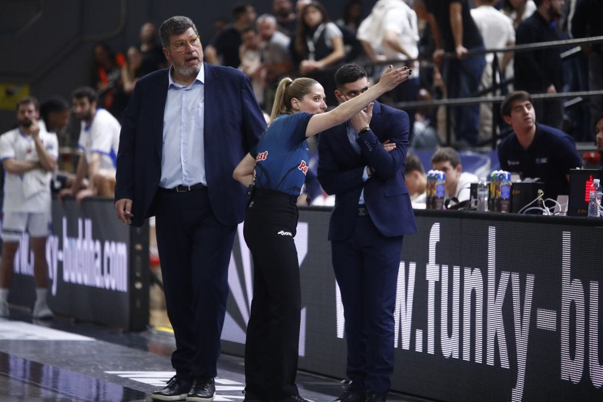 Πανιώνιος το ματς με τον Ολυμπιακό: “Δεν υψώνουμε το δάχτυλο σε κανέναν, αλλά ούτε και δεχόμαστε υποδείξεις από εκείνους που παραβλέπουν τα δικά τους σκοτεινά σημεία”